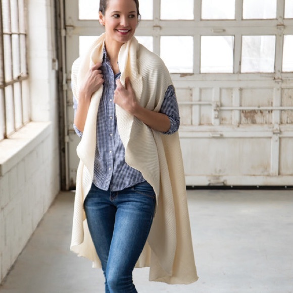 City Wrap Jackets & Blazers - 🆕AUCTION PRICE👩🏻‍⚖️Cream Plisse' City Wrap on the Go